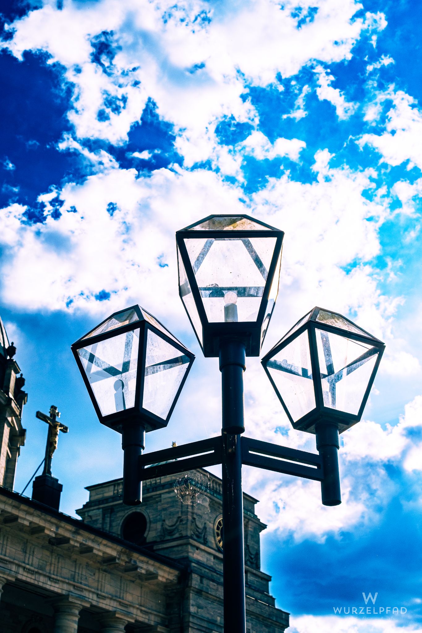 Straßenlaternen und Himmel